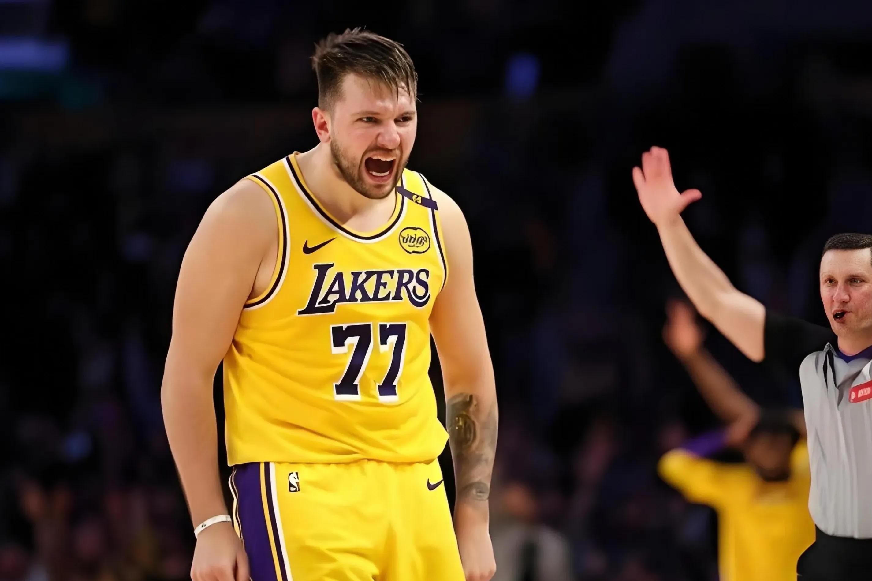 包含东契奇在FPX比赛中比赛规则变更，大比分获胜引发热议！赛场气氛高涨的词条