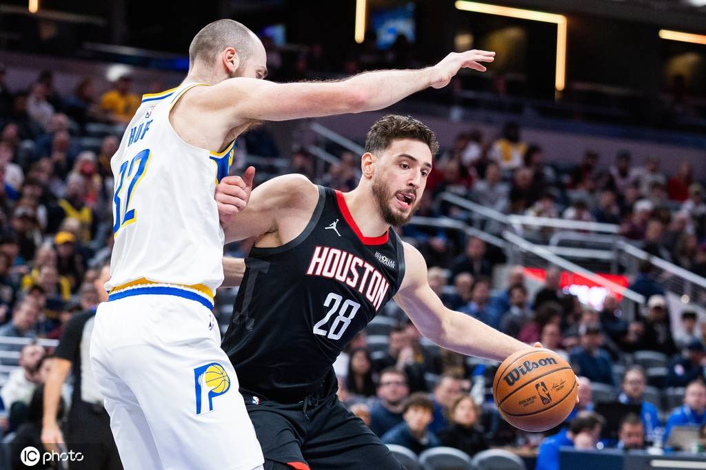 西亚卡姆在美国队比赛中出色防守，回归赛场引发热议！的简单介绍